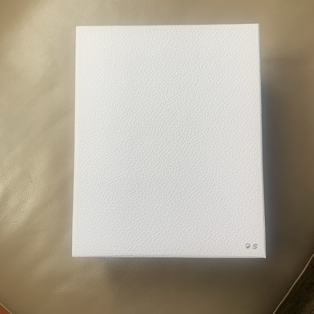 Dior Textured White Gift Box - Picture 2 of 3